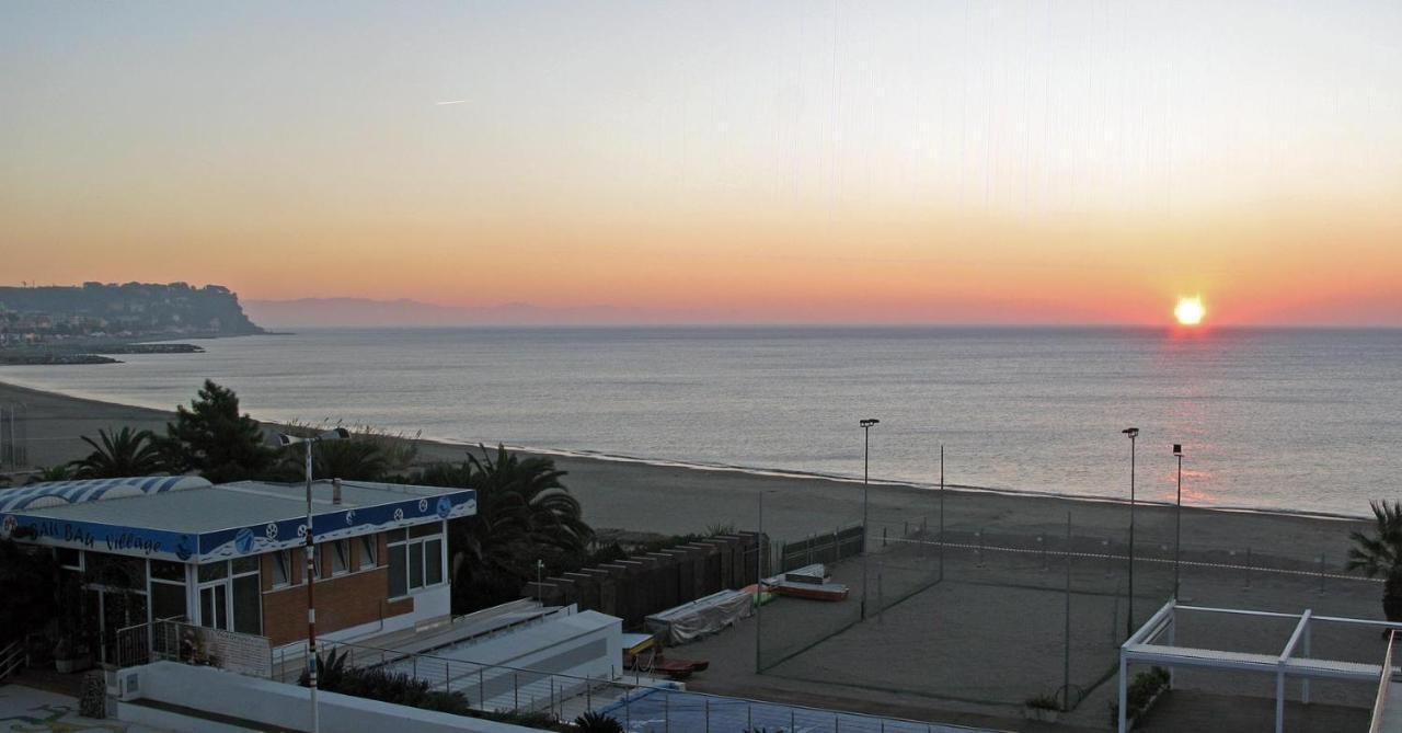 House By The Sea Apartment Albissola Marina Exterior photo